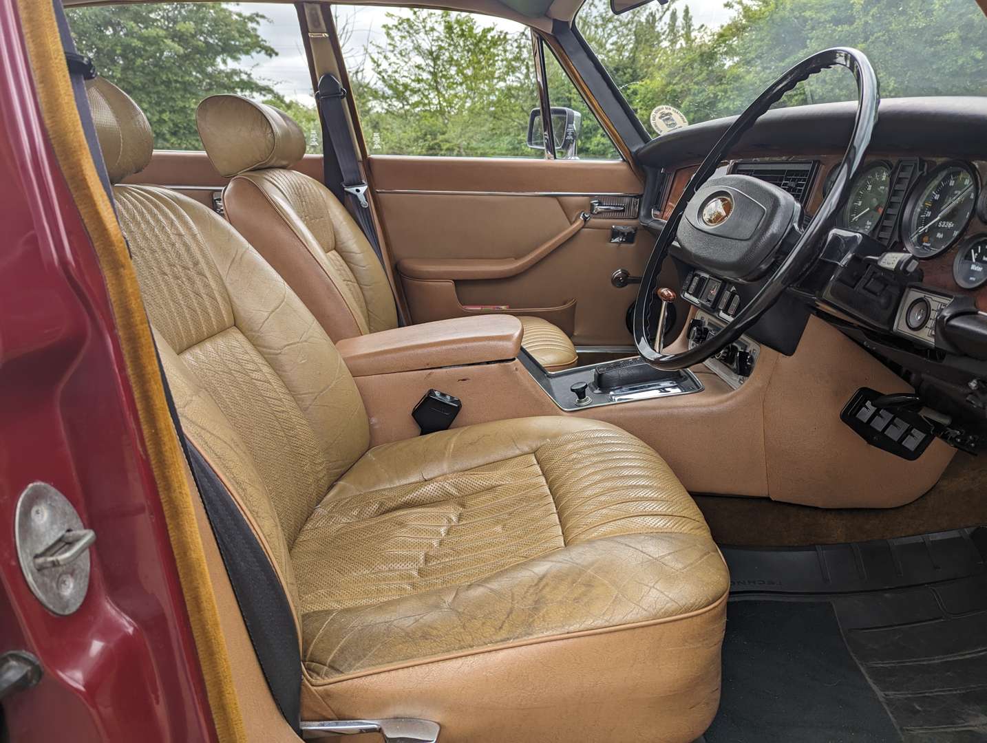 <p>1977 JAGUAR XJ 3.4 AUTO&nbsp;</p>