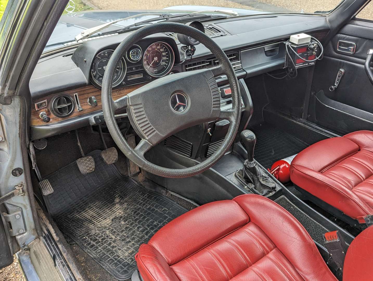 <p>1974 MERCEDES C114 280C LHD</p>