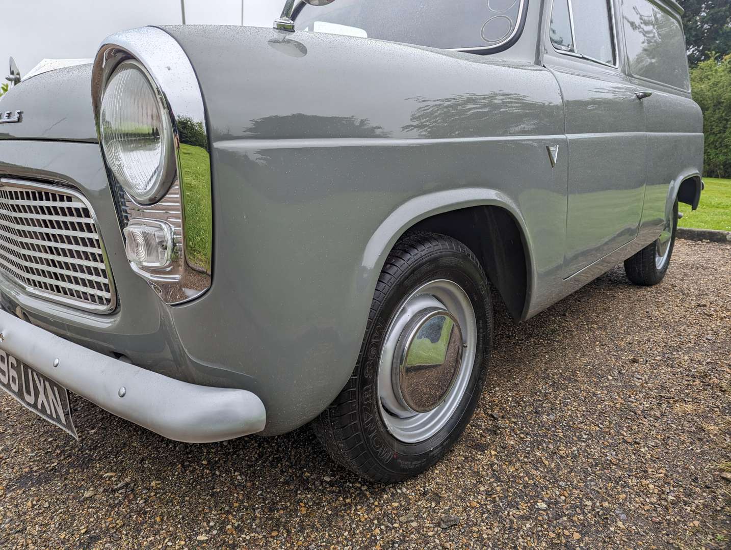 <p>1960 FORD THAMES VAN</p>