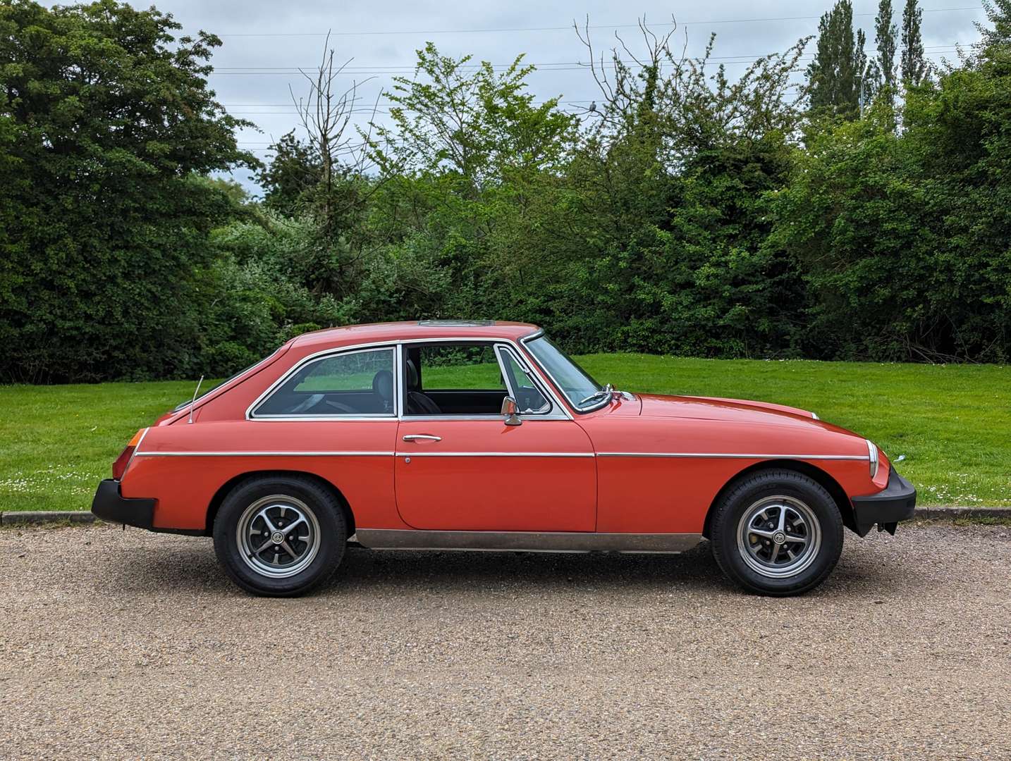 <p>1975 MG B GT&nbsp;</p>