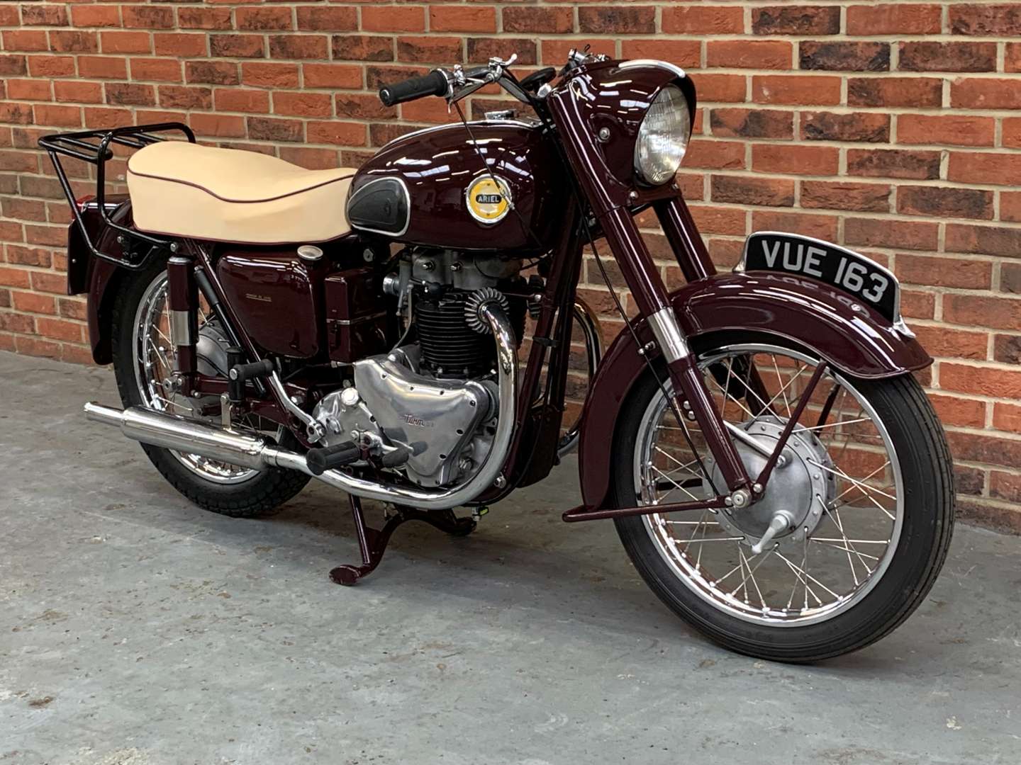 <p>1957 ARIEL HUNTMASTER 650CC</p>