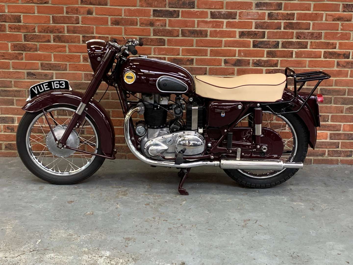 <p>1957 ARIEL HUNTMASTER 650CC</p>