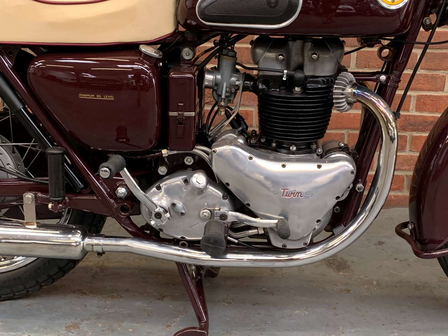 <p>1957 ARIEL HUNTMASTER 650CC</p>