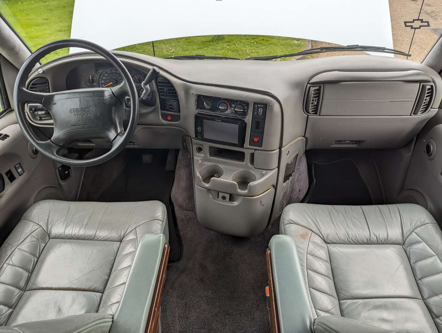 <p>1996 CHEVROLET ASTRO DAY VAN &nbsp;LHD</p>