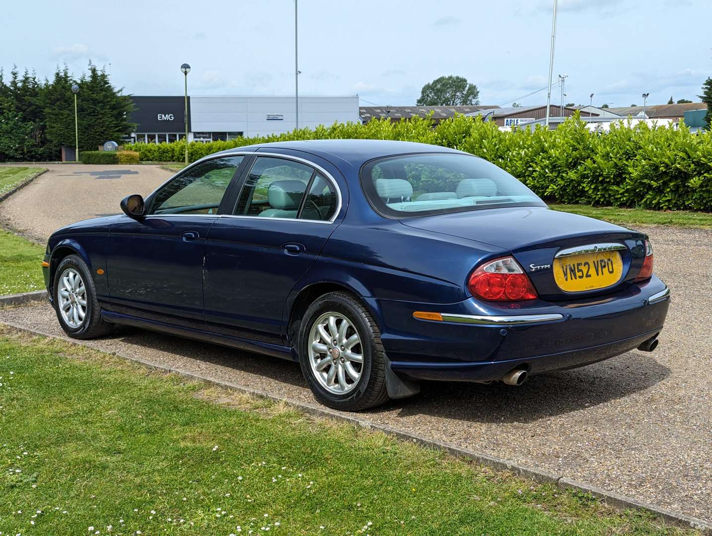 <p>2003 JAGUAR S-TYPE 2.5 V6 SE AUTO</p>