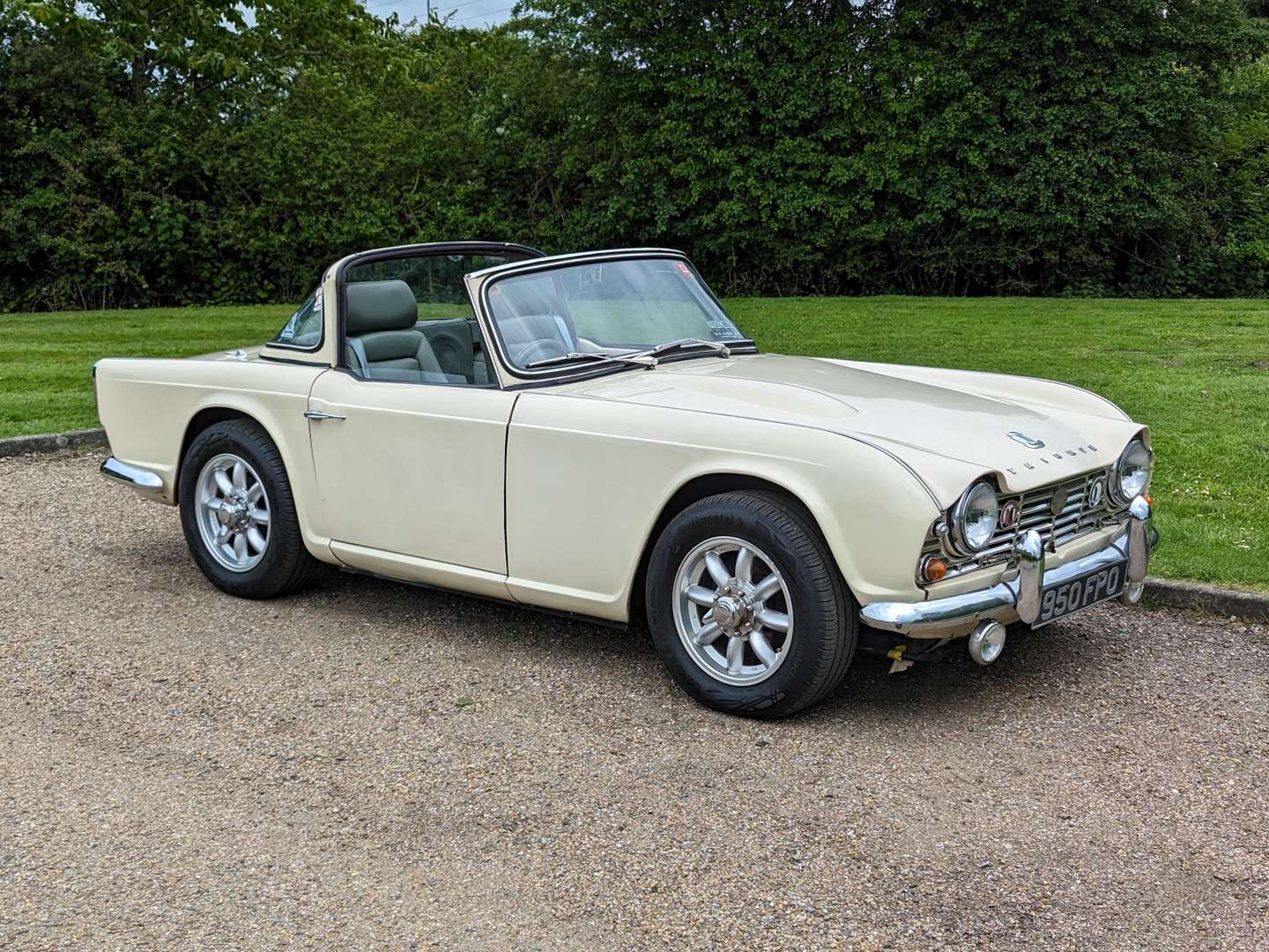 <p>1962 TRIUMPH TR4&nbsp;</p>