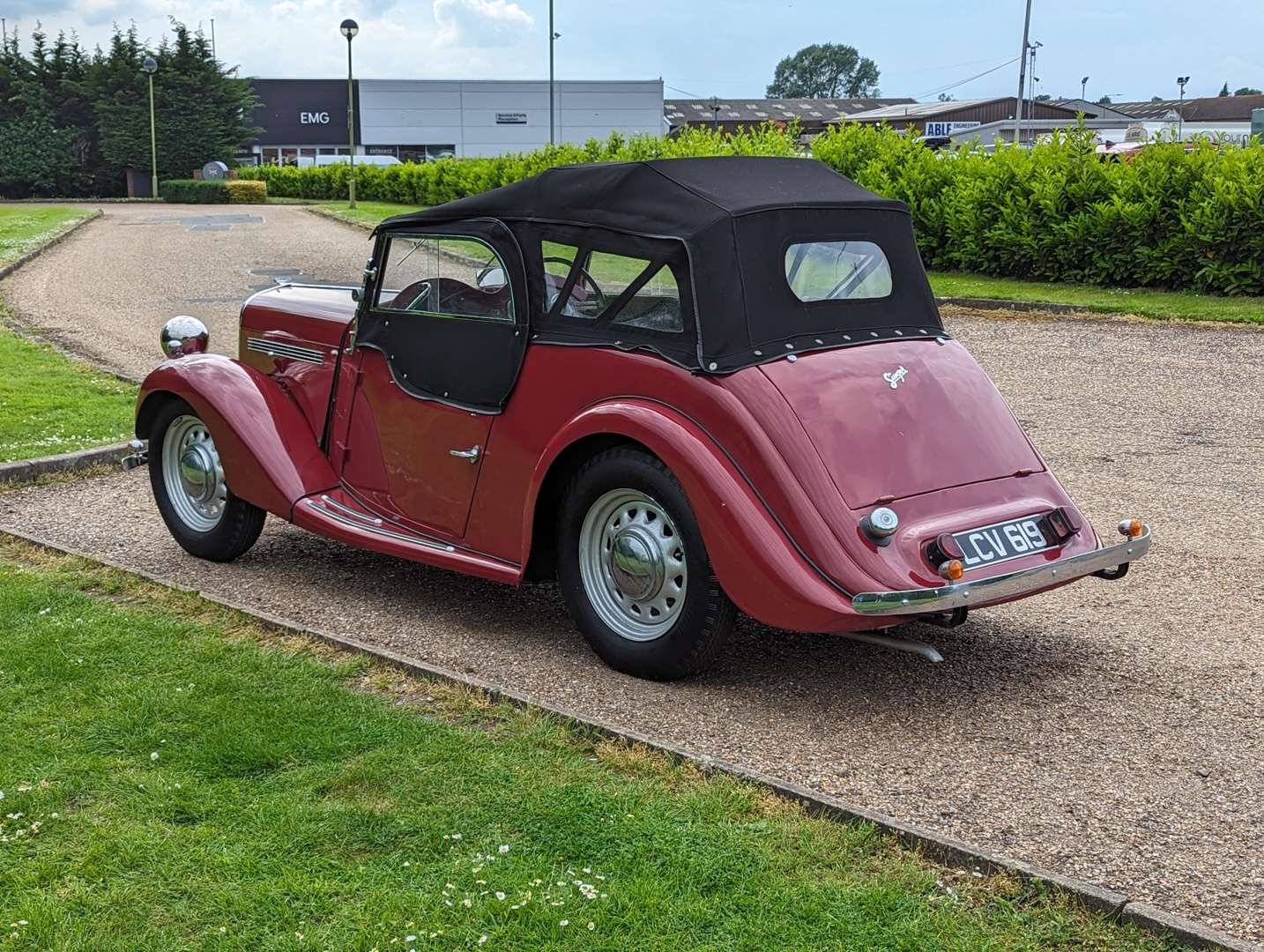 <p>1949 SINGER ROADSTER</p>