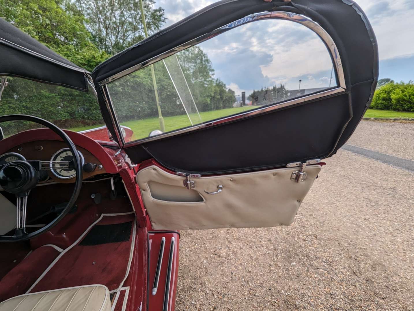 <p>1949 SINGER ROADSTER</p>