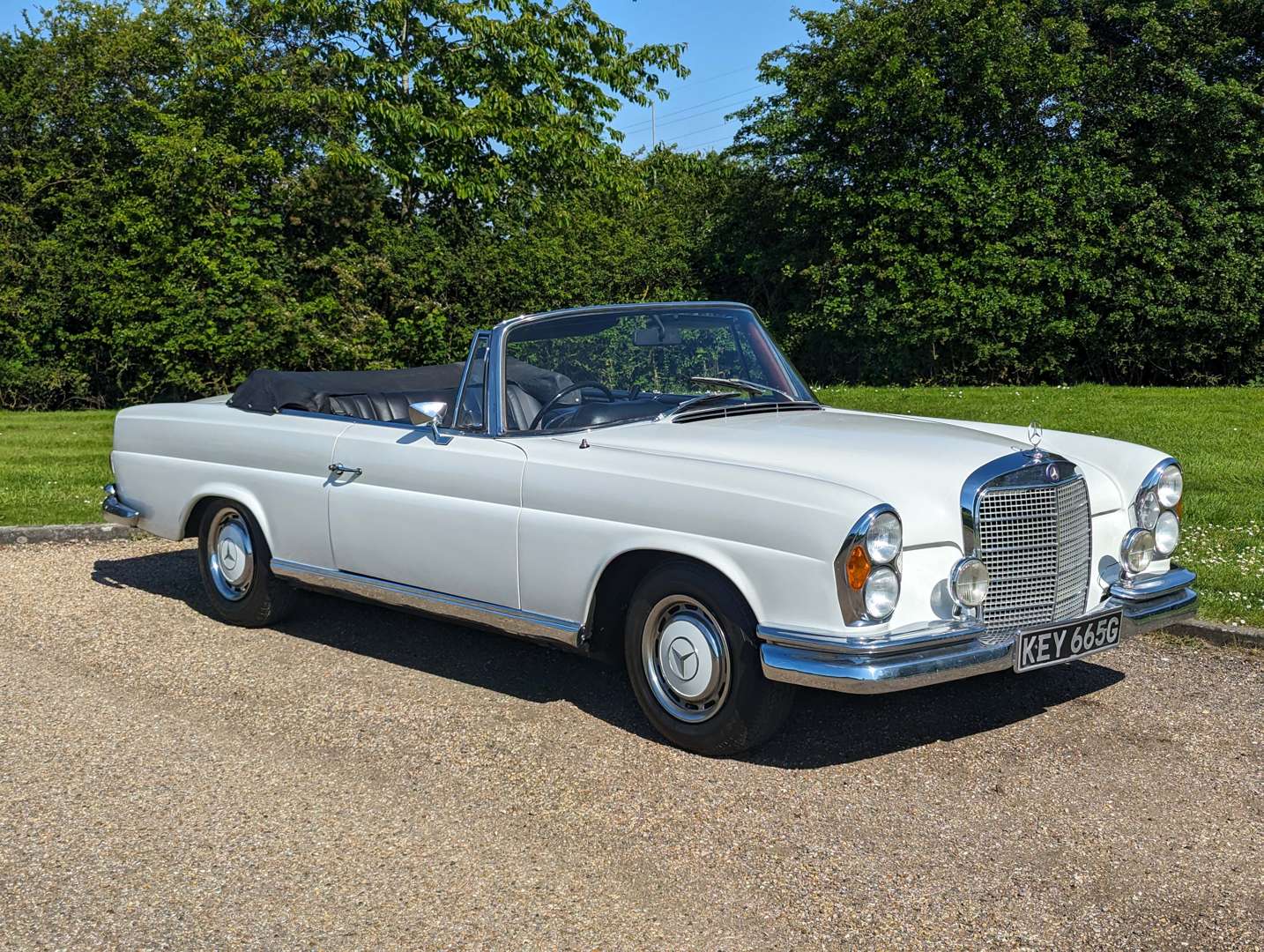 <p>1969 MERCEDES-BENZ 280 SE CABRIOLET&nbsp;</p>