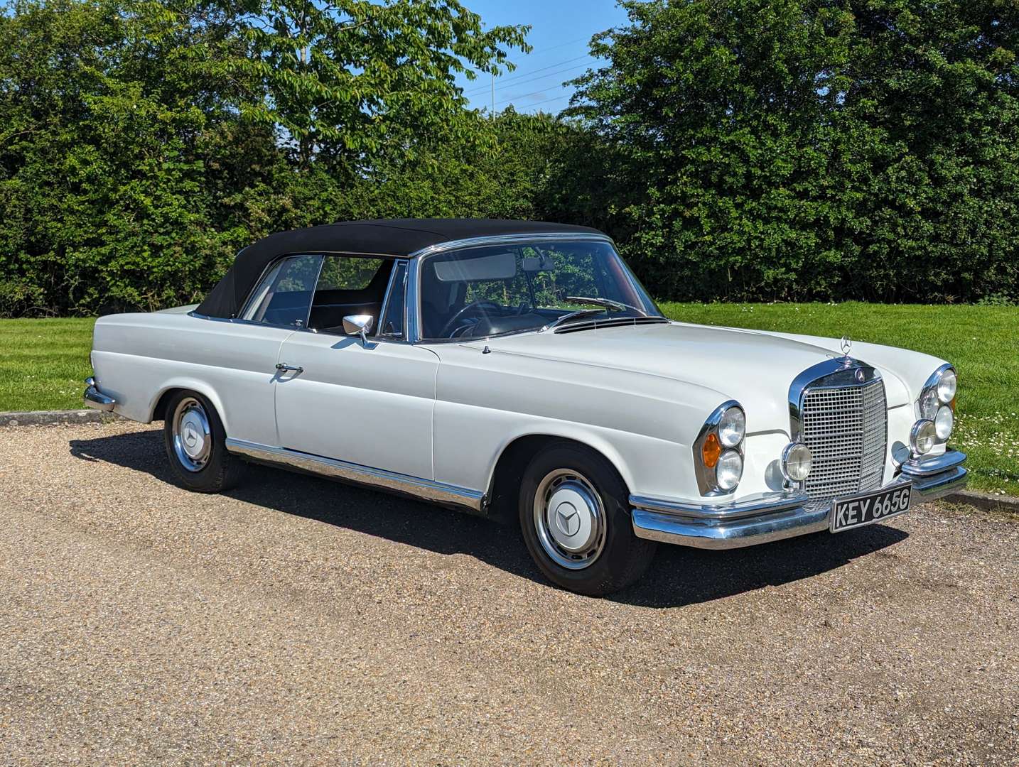 <p>1969 MERCEDES-BENZ 280 SE CABRIOLET&nbsp;</p>