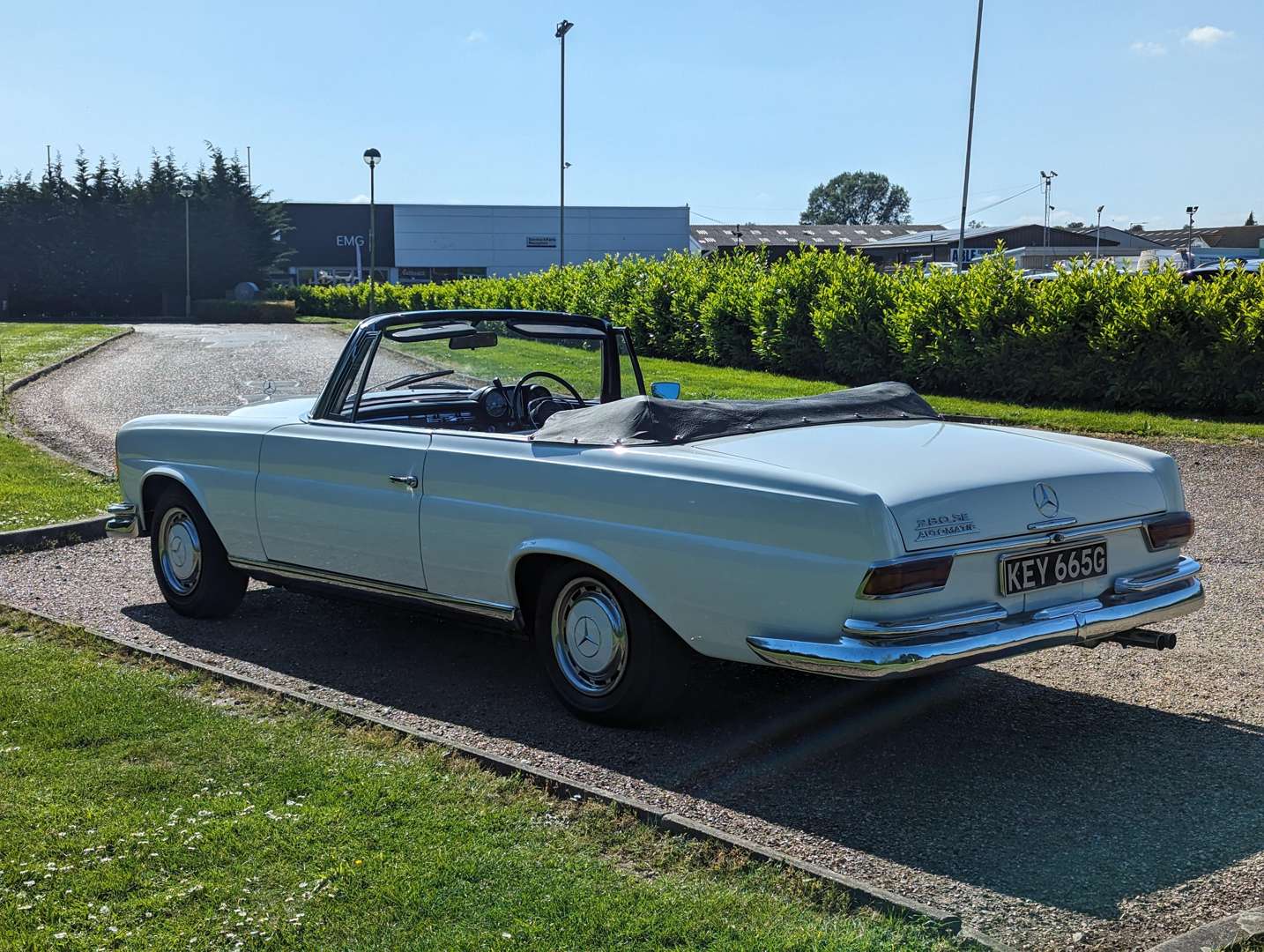 <p>1969 MERCEDES-BENZ 280 SE CABRIOLET&nbsp;</p>