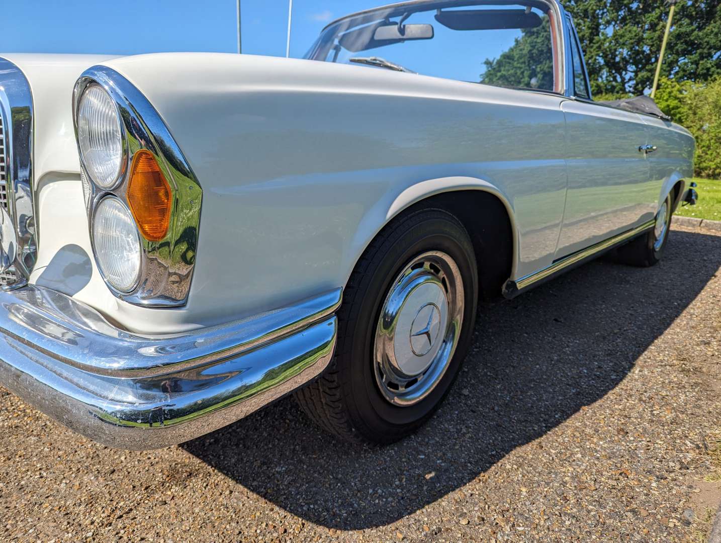 <p>1969 MERCEDES-BENZ 280 SE CABRIOLET&nbsp;</p>