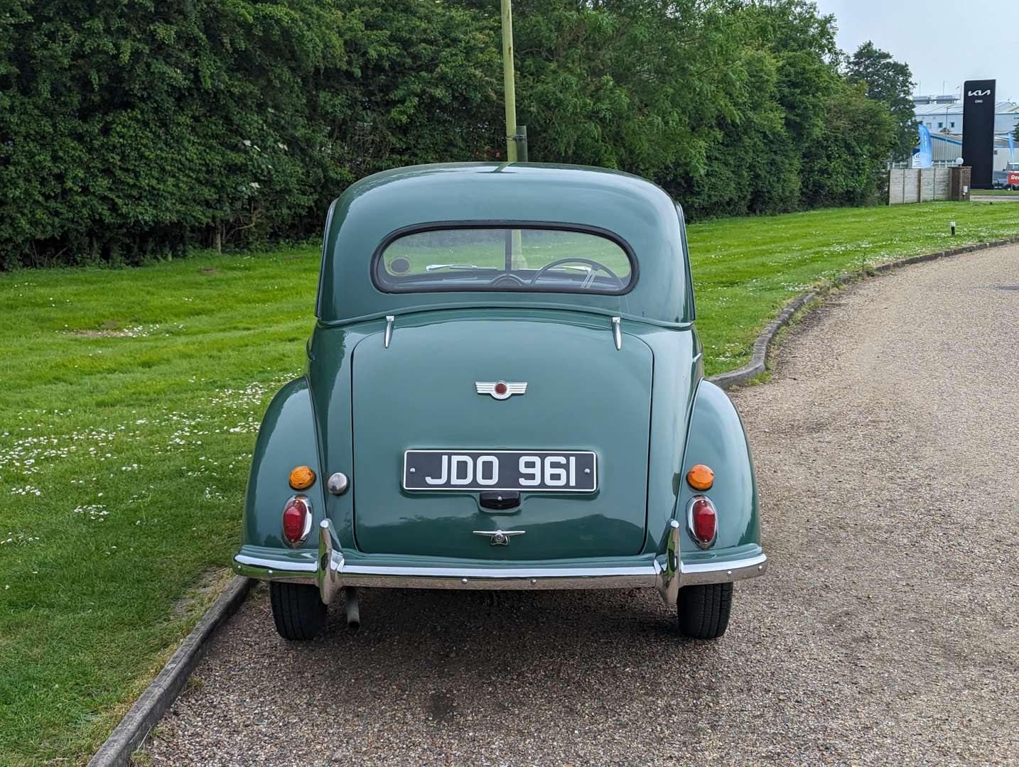 <p>1956 MORRIS MINOR&nbsp;</p>