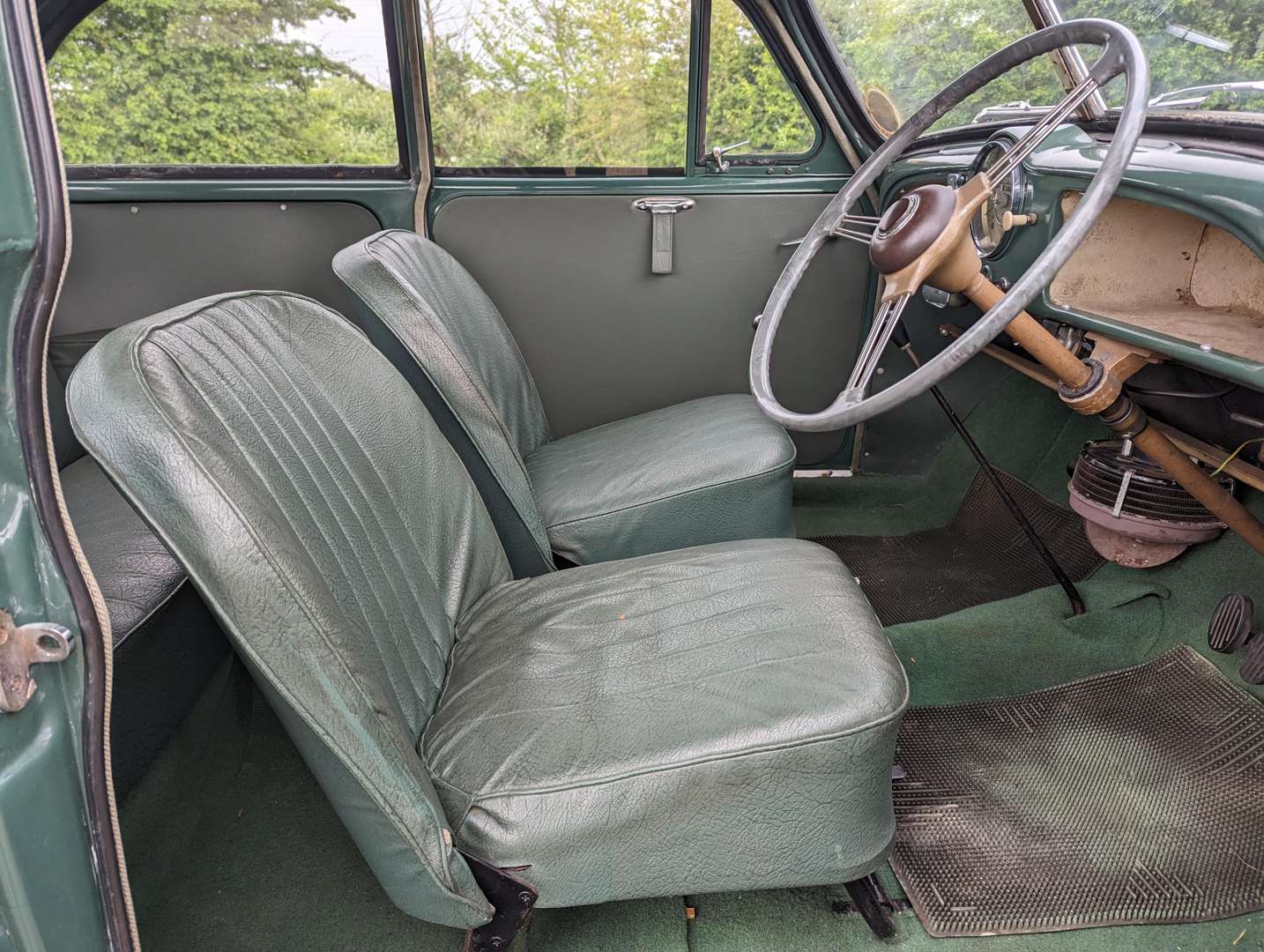 <p>1956 MORRIS MINOR&nbsp;</p>