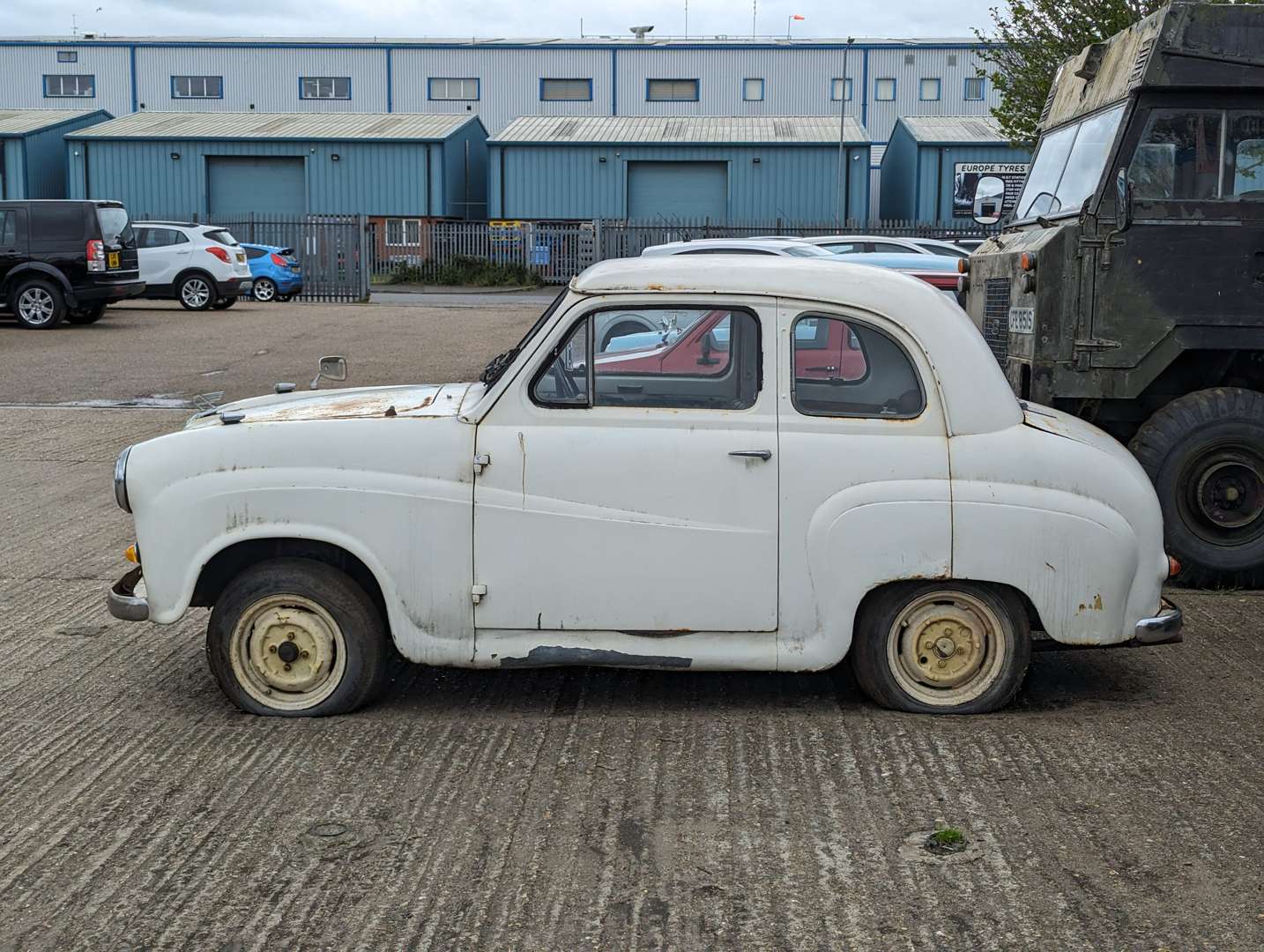 <p>1956 AUSTIN A30&nbsp;</p>