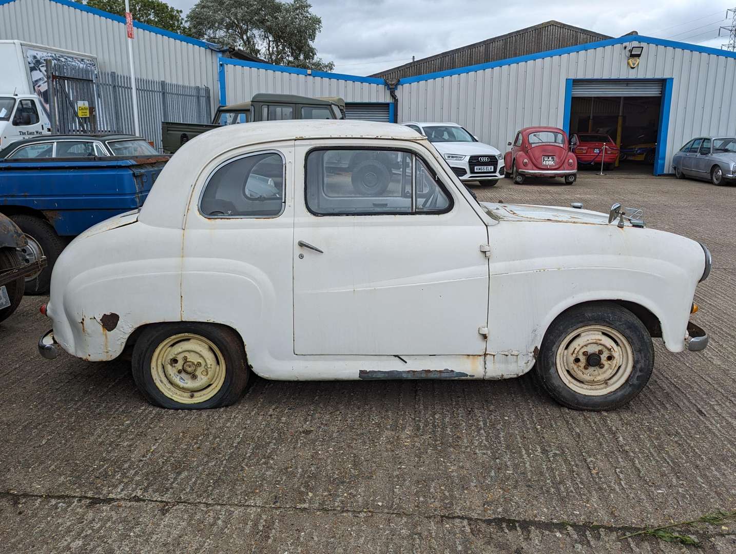 <p>1956 AUSTIN A30&nbsp;</p>