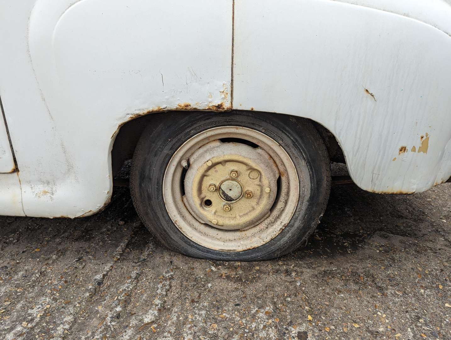 <p>1956 AUSTIN A30&nbsp;</p>