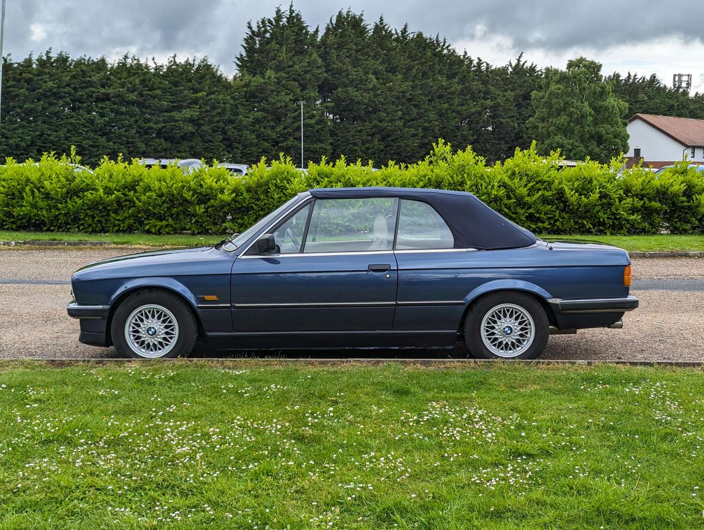 <p>1988 BMW E30 325i CONVERTIBLE&nbsp;</p>