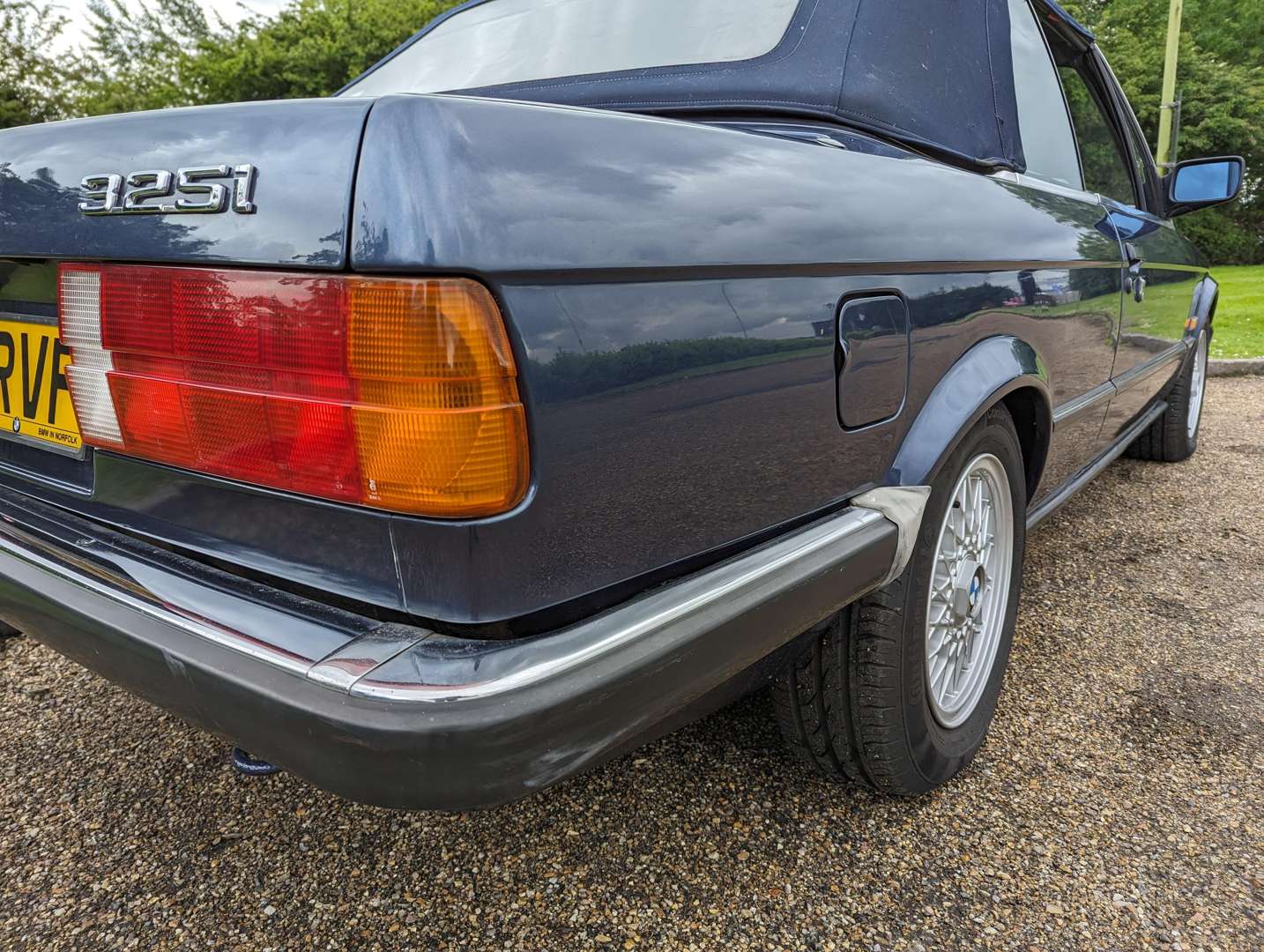 <p>1988 BMW E30 325i CONVERTIBLE&nbsp;</p>