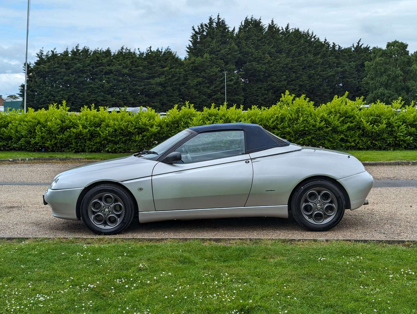 <p>1999 ALFA ROMEO SPIDER LUSSO T-SPARK 16V</p>