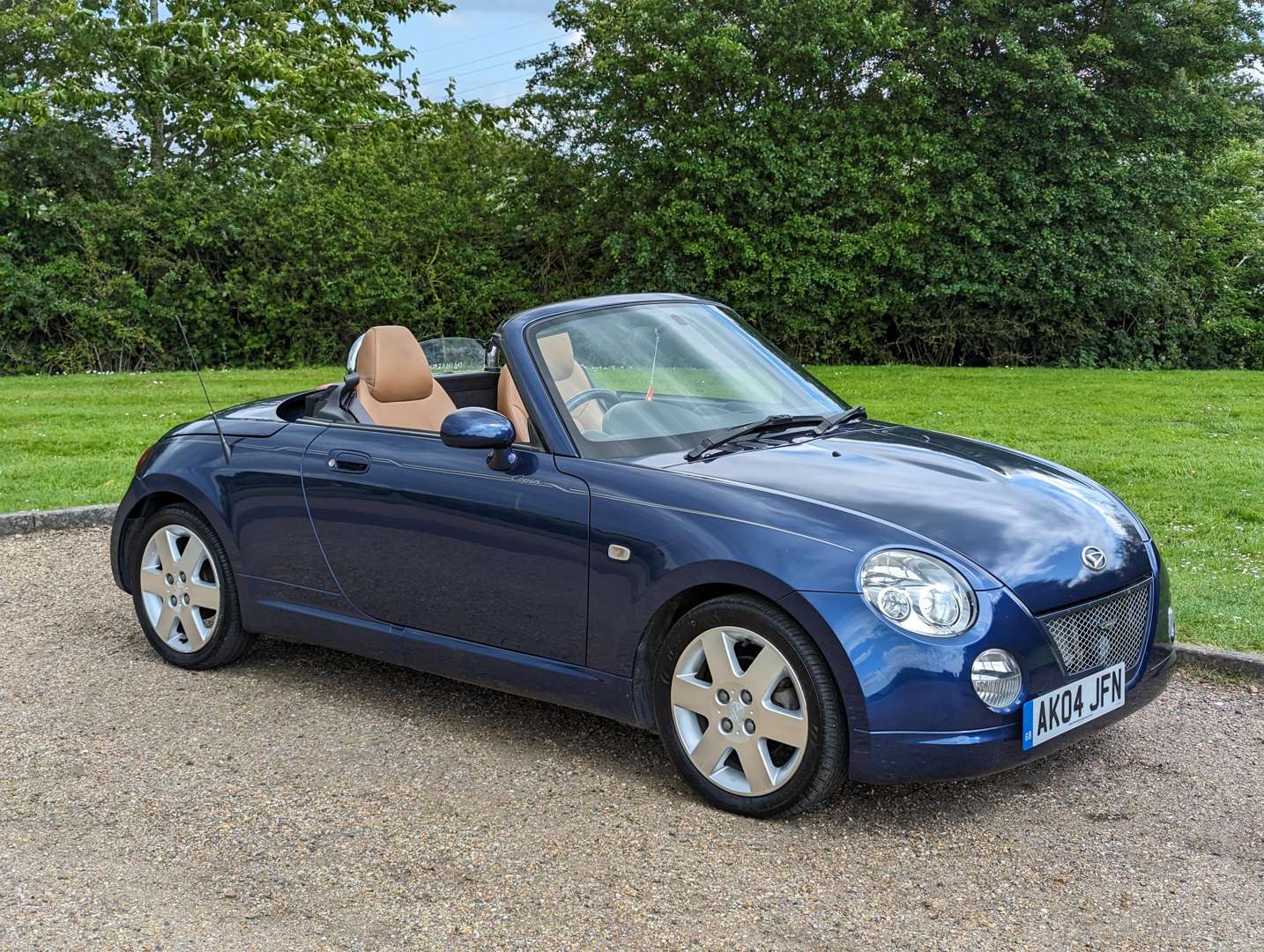 <p>2004 DAIHATSU COPEN</p>