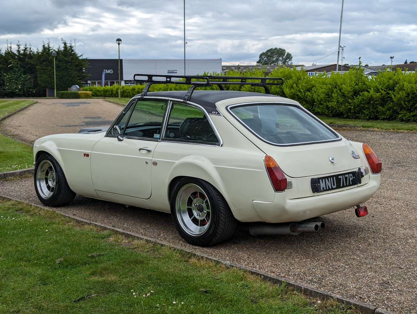 <p>1976 MG B GT</p>