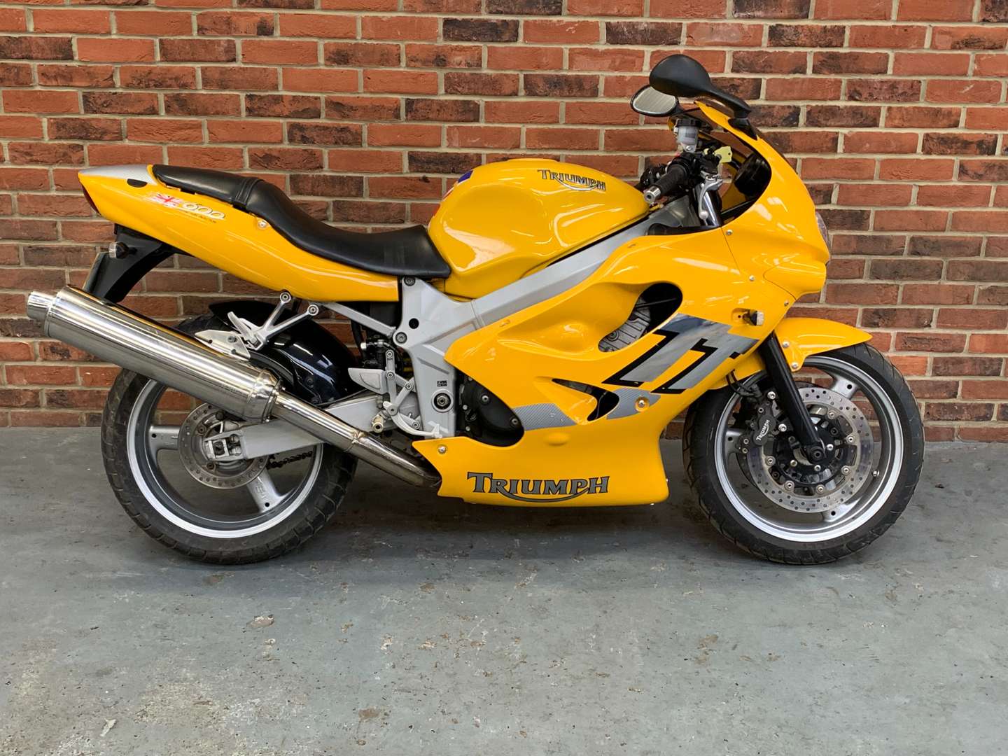 <p>2003 TRIUMPH TT 600</p>