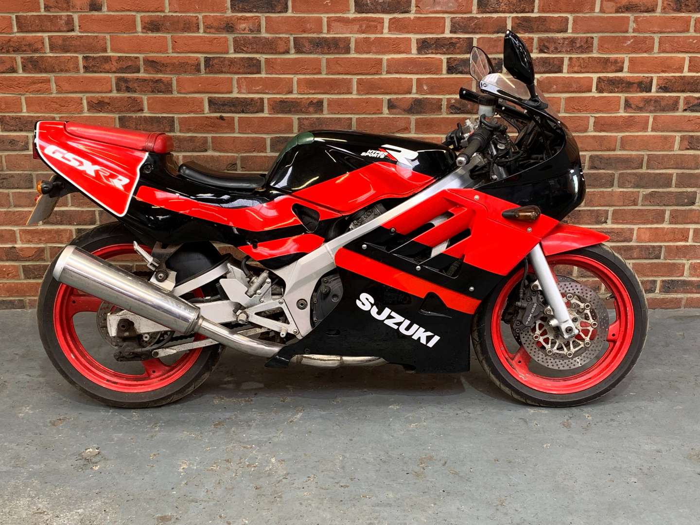 <p>1989 SUZUKI GSXR 250RR</p>