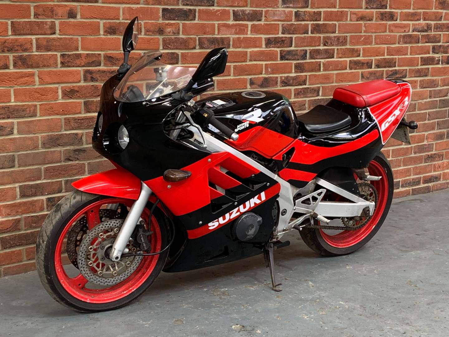 <p>1989 SUZUKI GSXR 250RR</p>