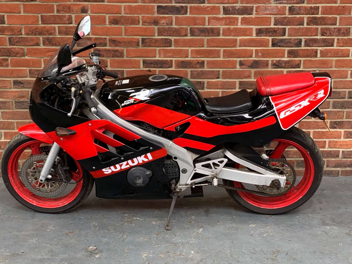 <p>1989 SUZUKI GSXR 250RR</p>