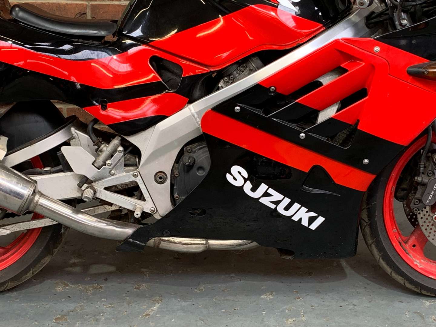 <p>1989 SUZUKI GSXR 250RR</p>