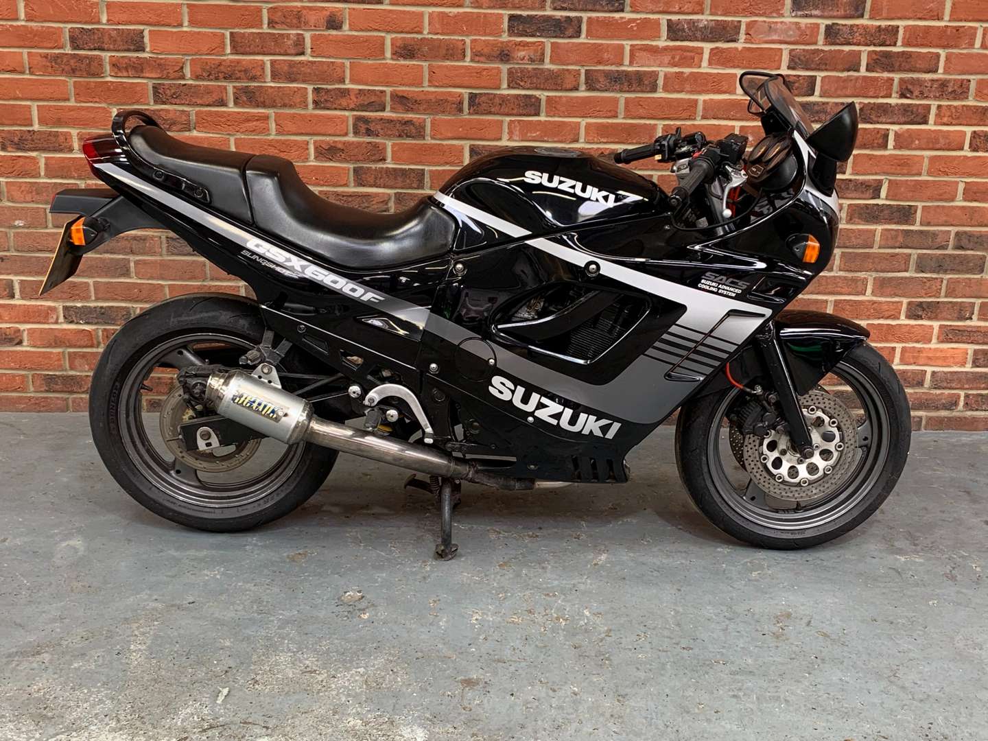 <p>1990 SUZUKI GSX 600F</p>