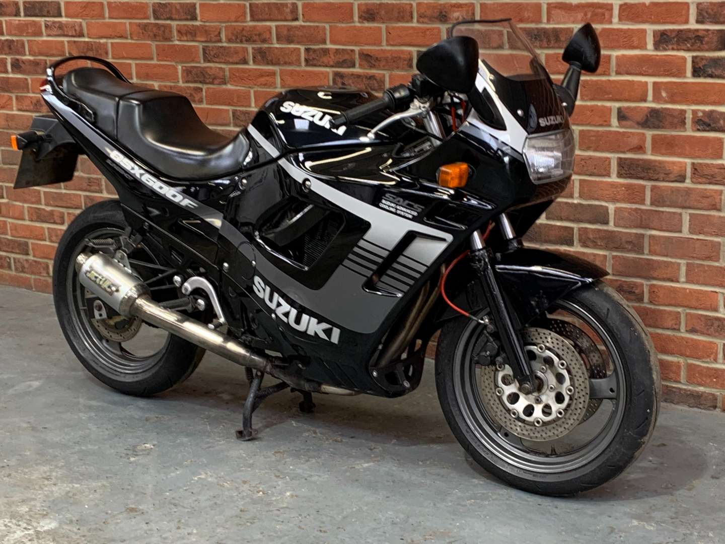 <p>1990 SUZUKI GSX 600F</p>