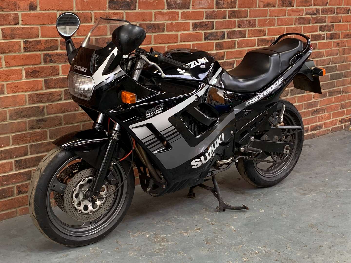 <p>1990 SUZUKI GSX 600F</p>