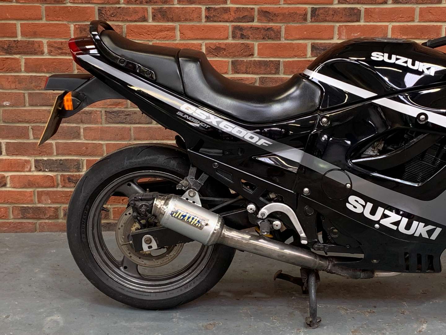 <p>1990 SUZUKI GSX 600F</p>