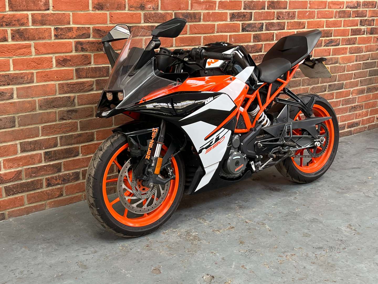 <p>2018 KTM RC 390 18</p>