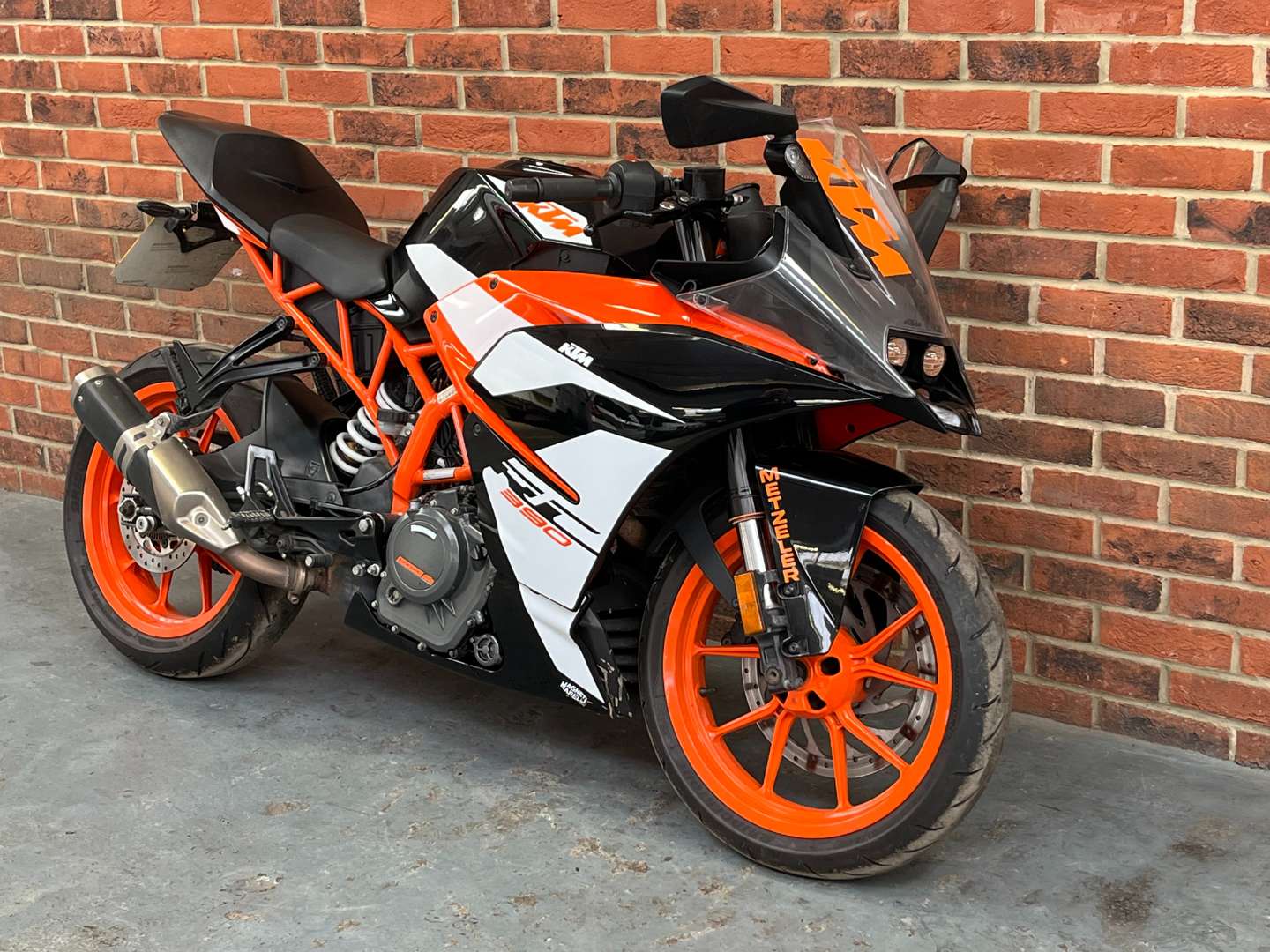 <p>2018 KTM RC 390 18</p>