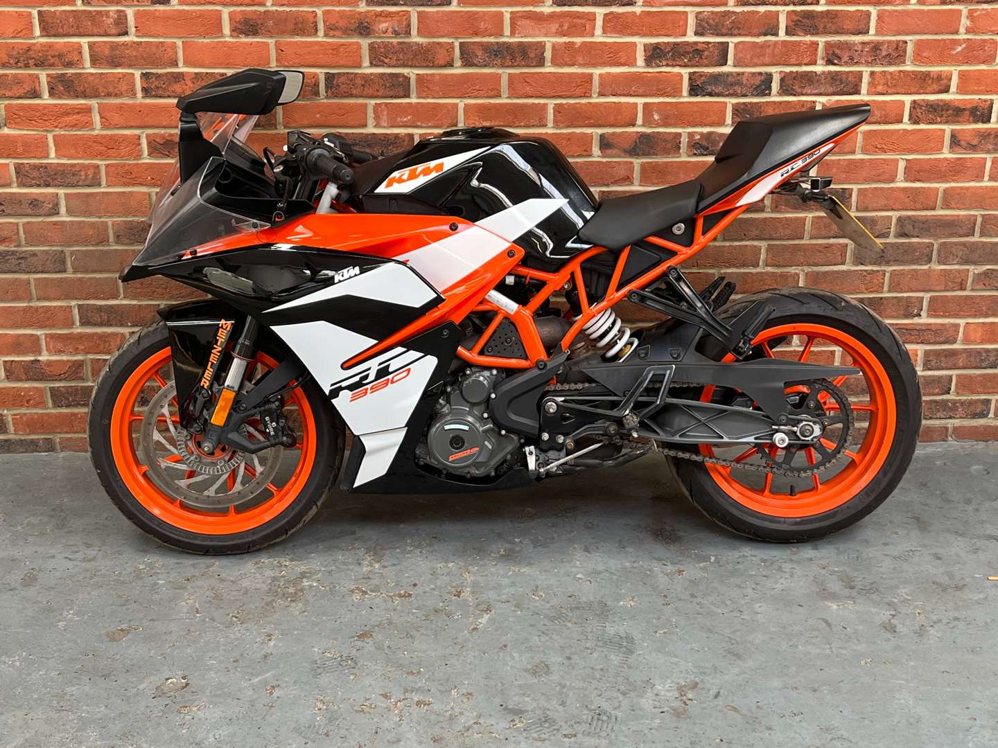 <p>2018 KTM RC 390 18</p>