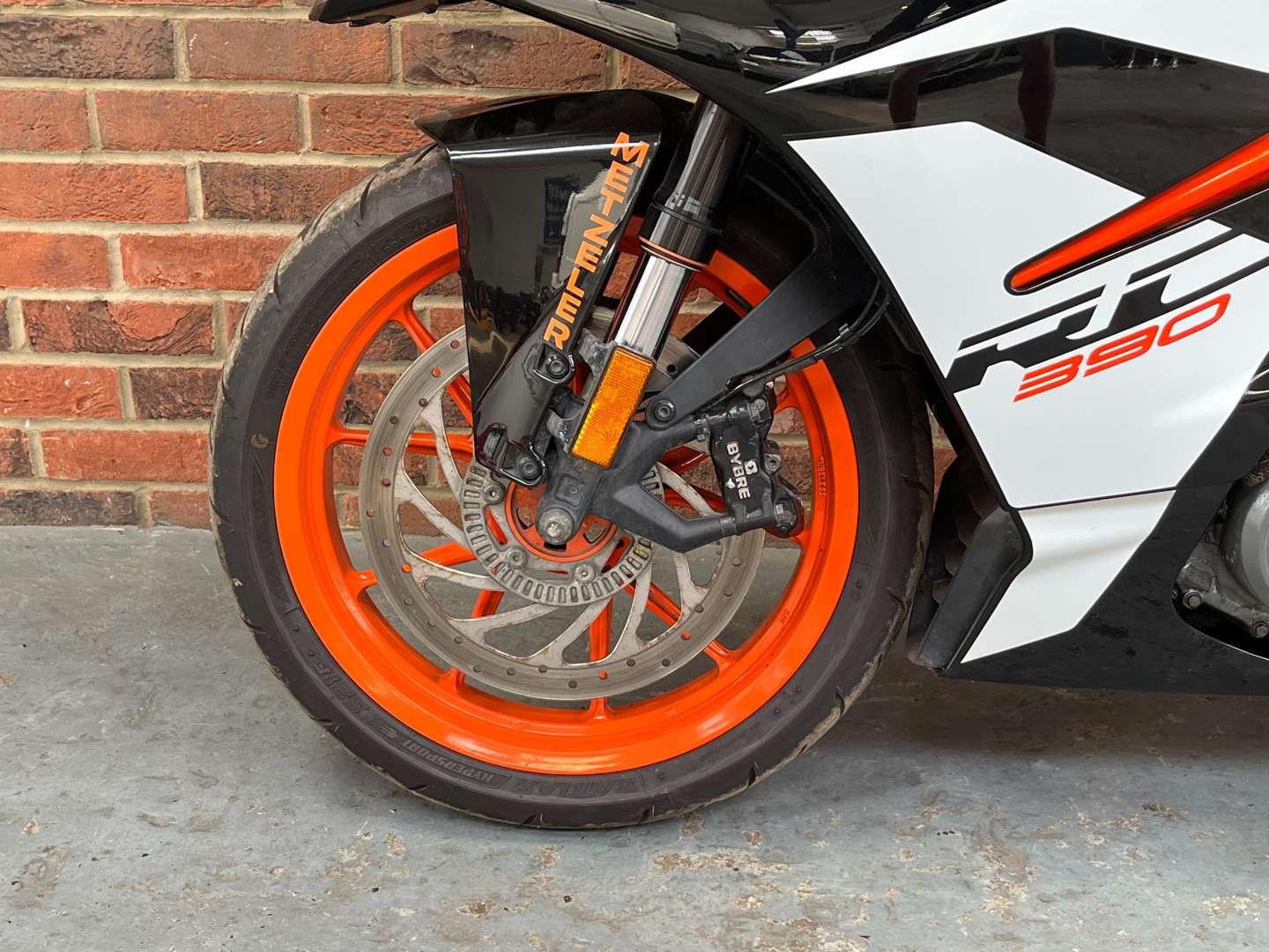 <p>2018 KTM RC 390 18</p>