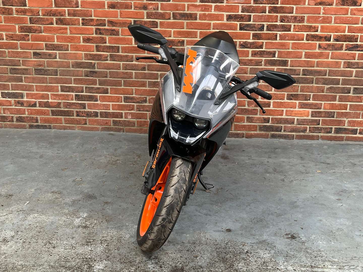 <p>2018 KTM RC 390 18</p>