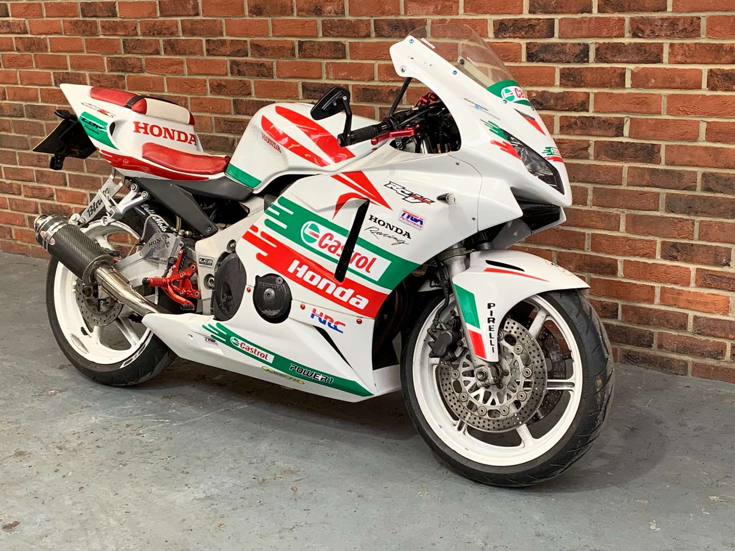 <p>1999 HONDA CBR 400 NC29</p>