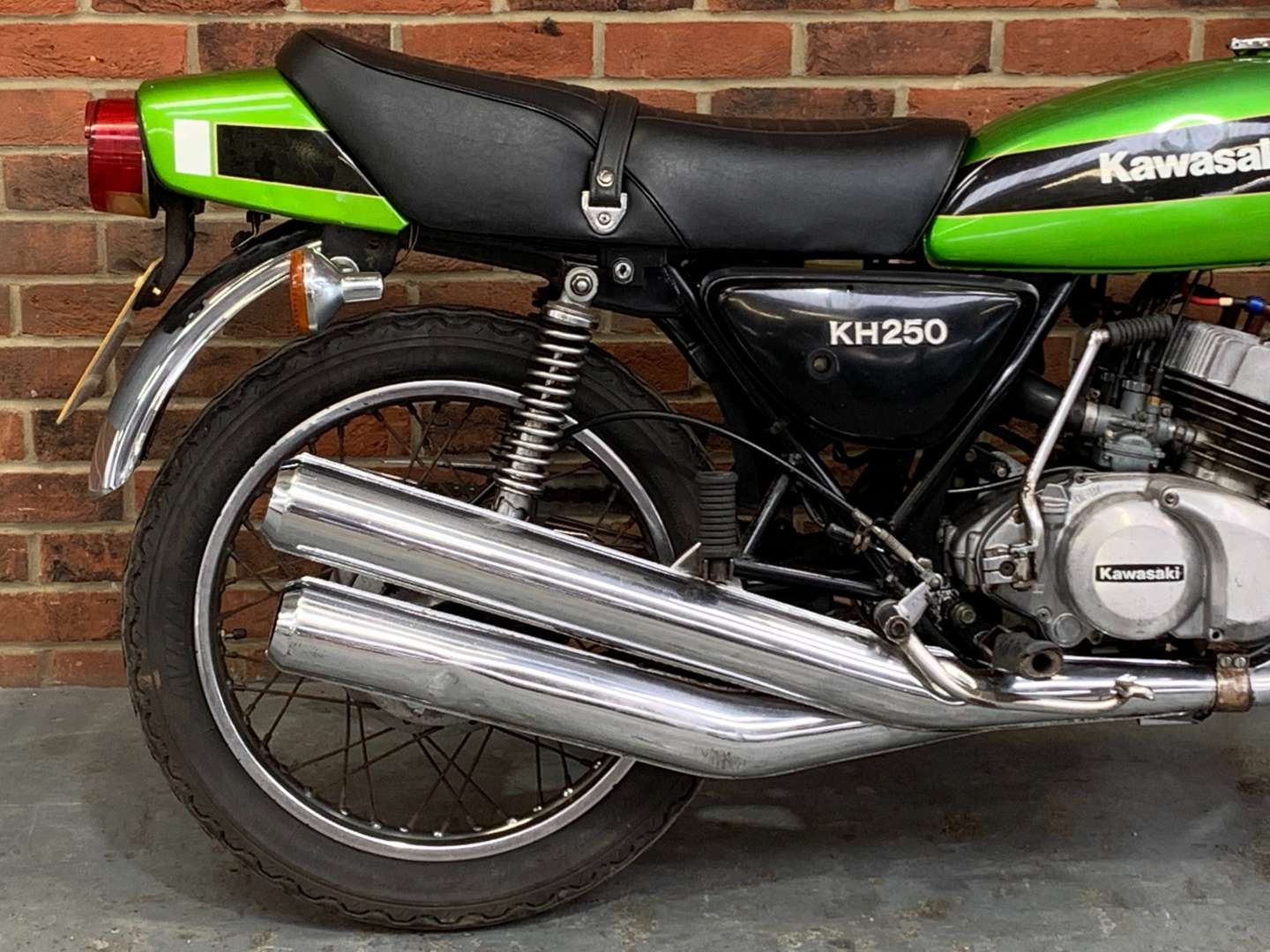 <p>1980 KAWASAKI KH 250B&nbsp;</p>