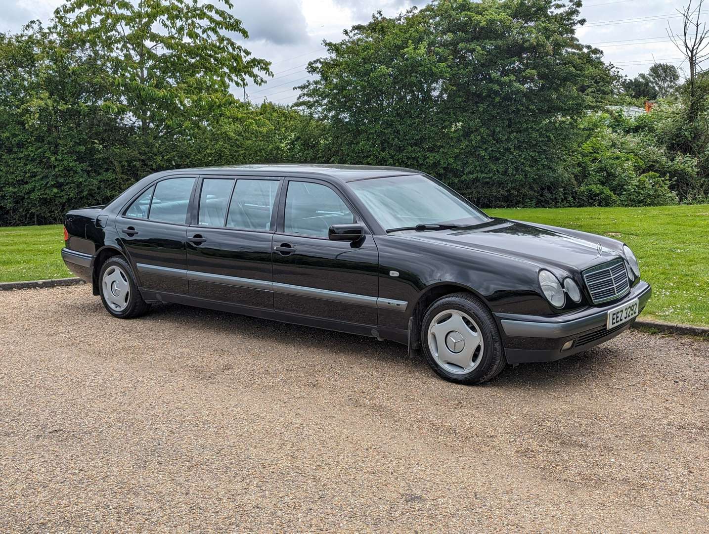 <p>1997 MERCEDES E280 CLASSIC LIMO AUTO</p>