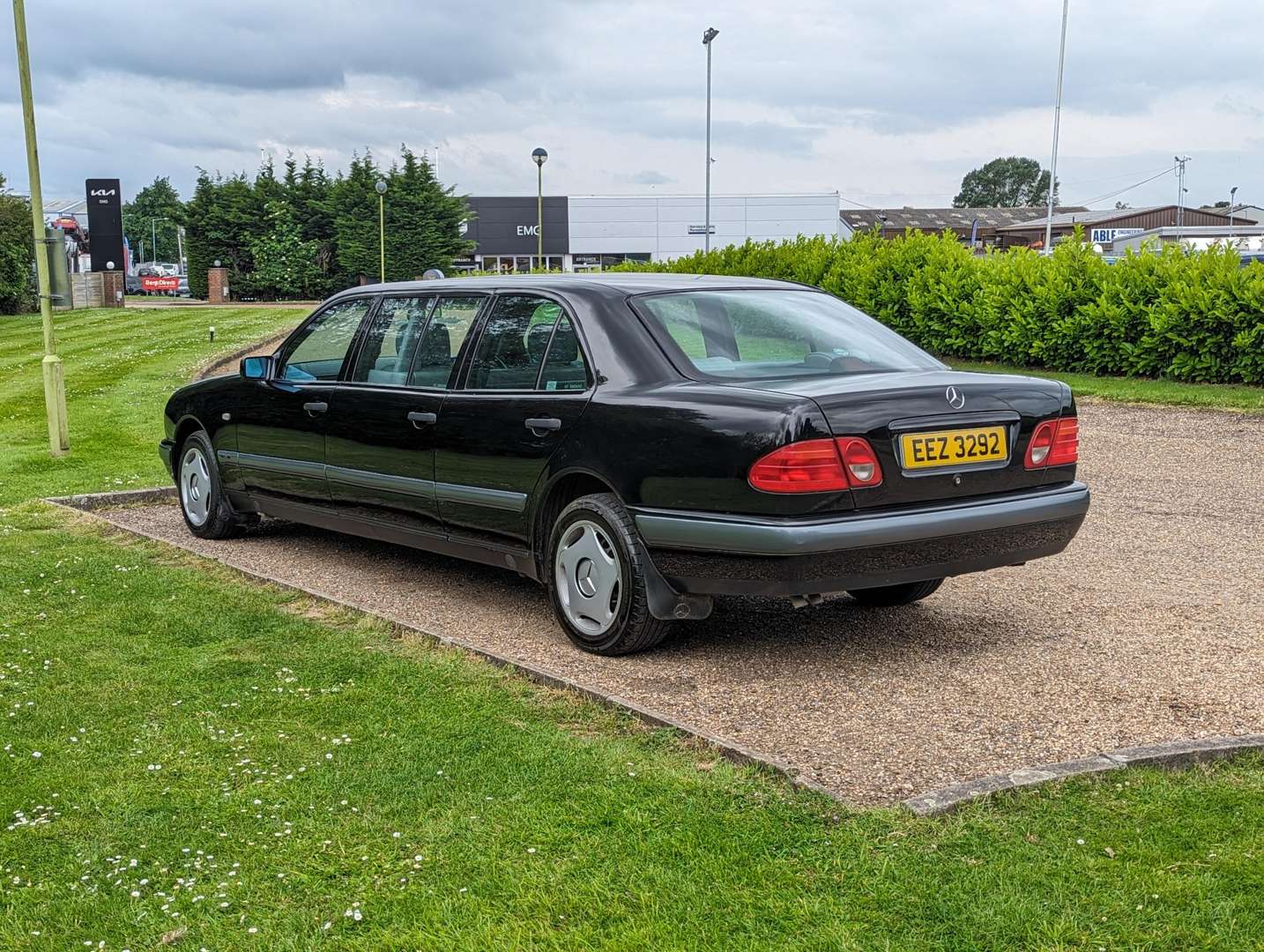 <p>1997 MERCEDES E280 CLASSIC LIMO AUTO</p>