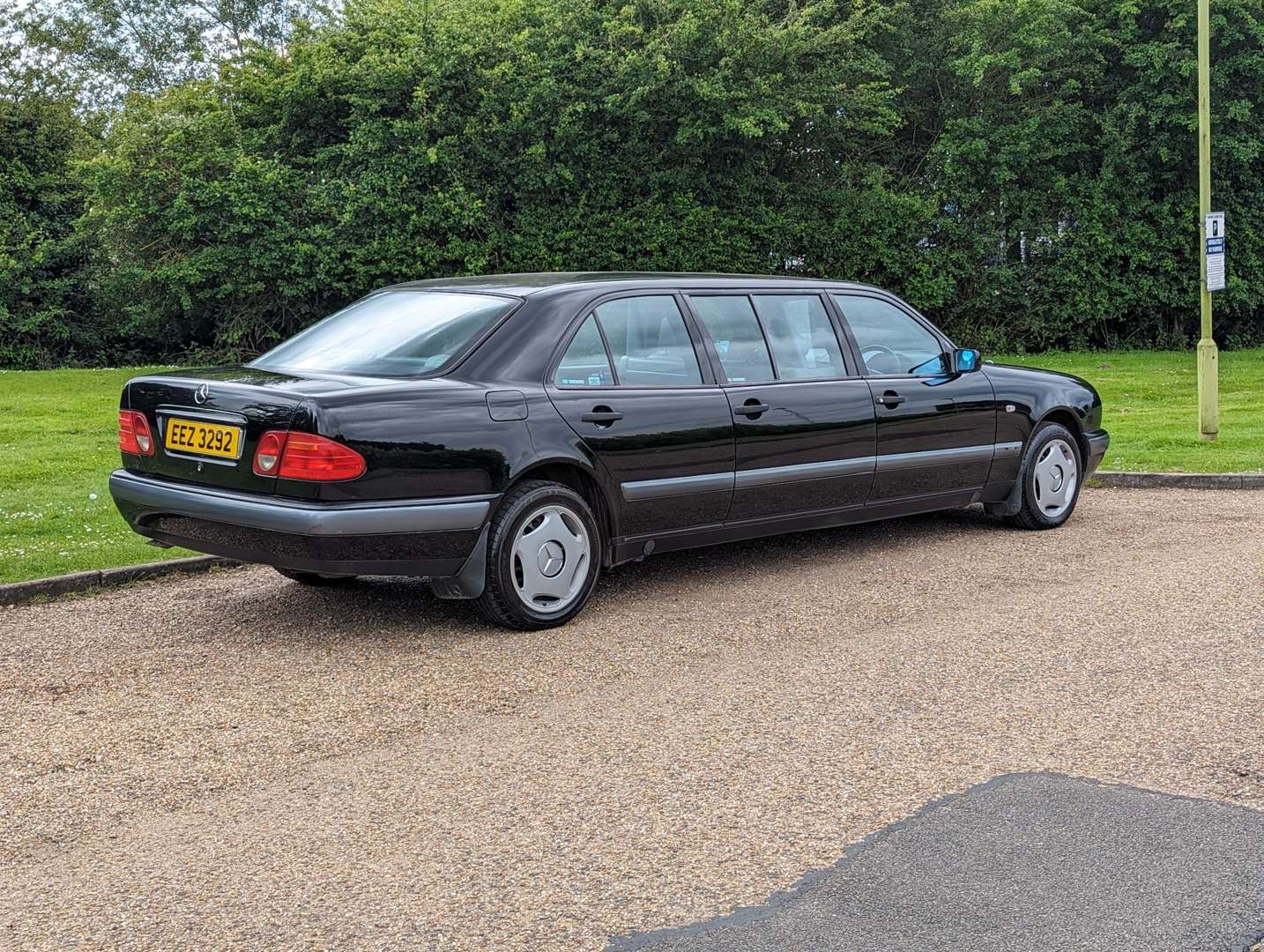 <p>1997 MERCEDES E280 CLASSIC LIMO AUTO</p>