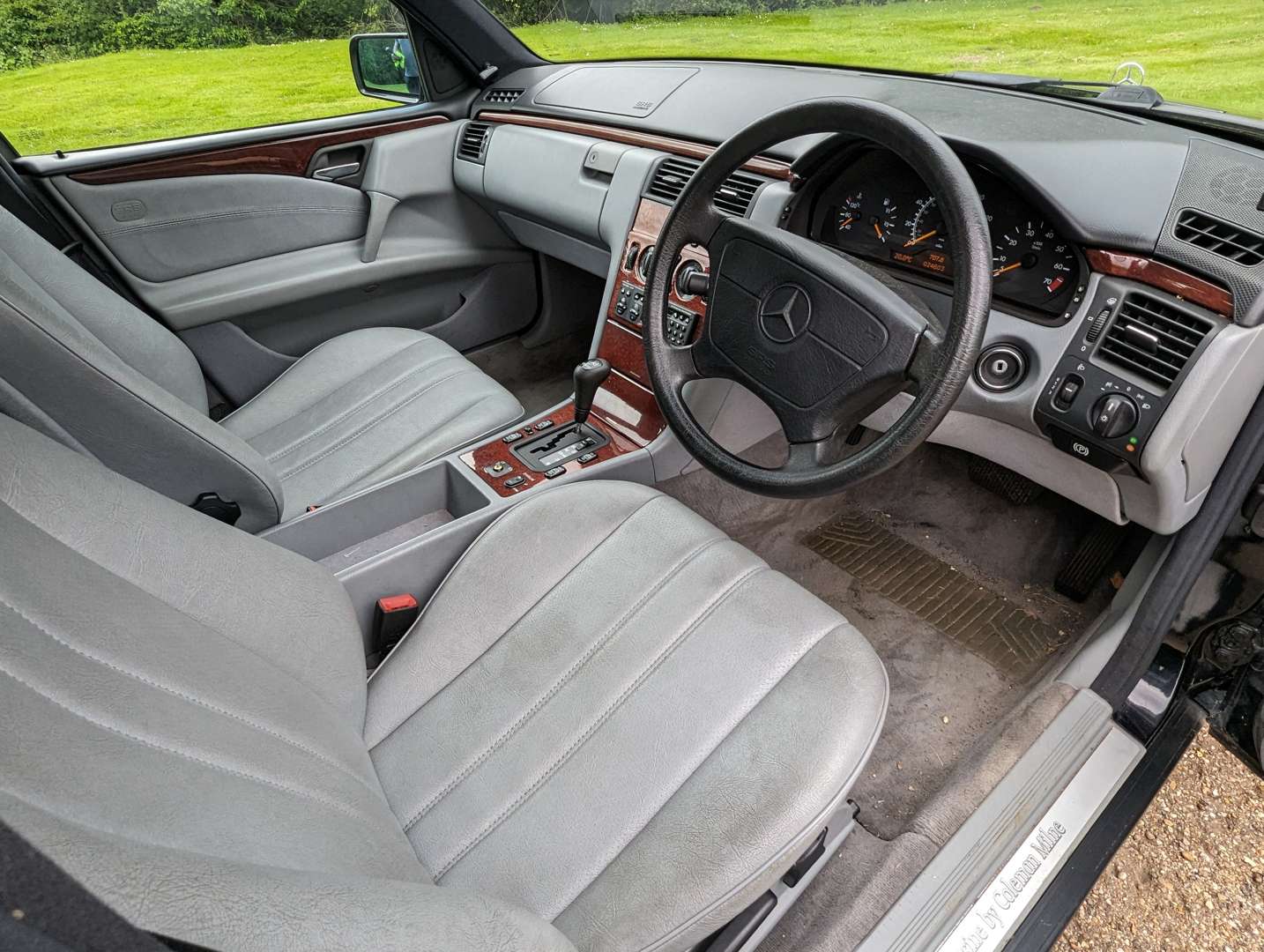 <p>1997 MERCEDES E280 CLASSIC LIMO AUTO</p>