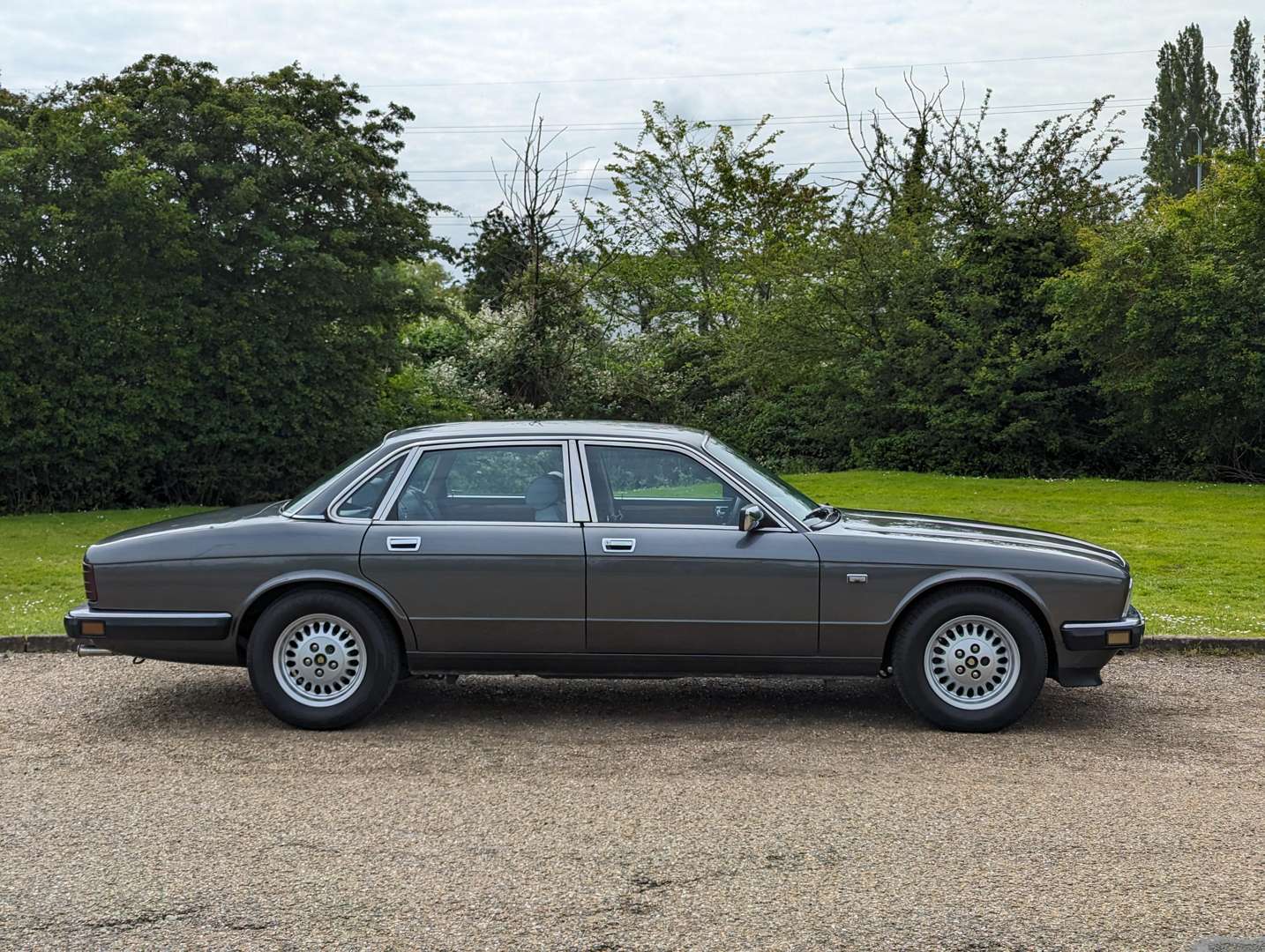 <p>1988 JAGUAR SOVEREIGN 3.6 AUTO&nbsp;</p>