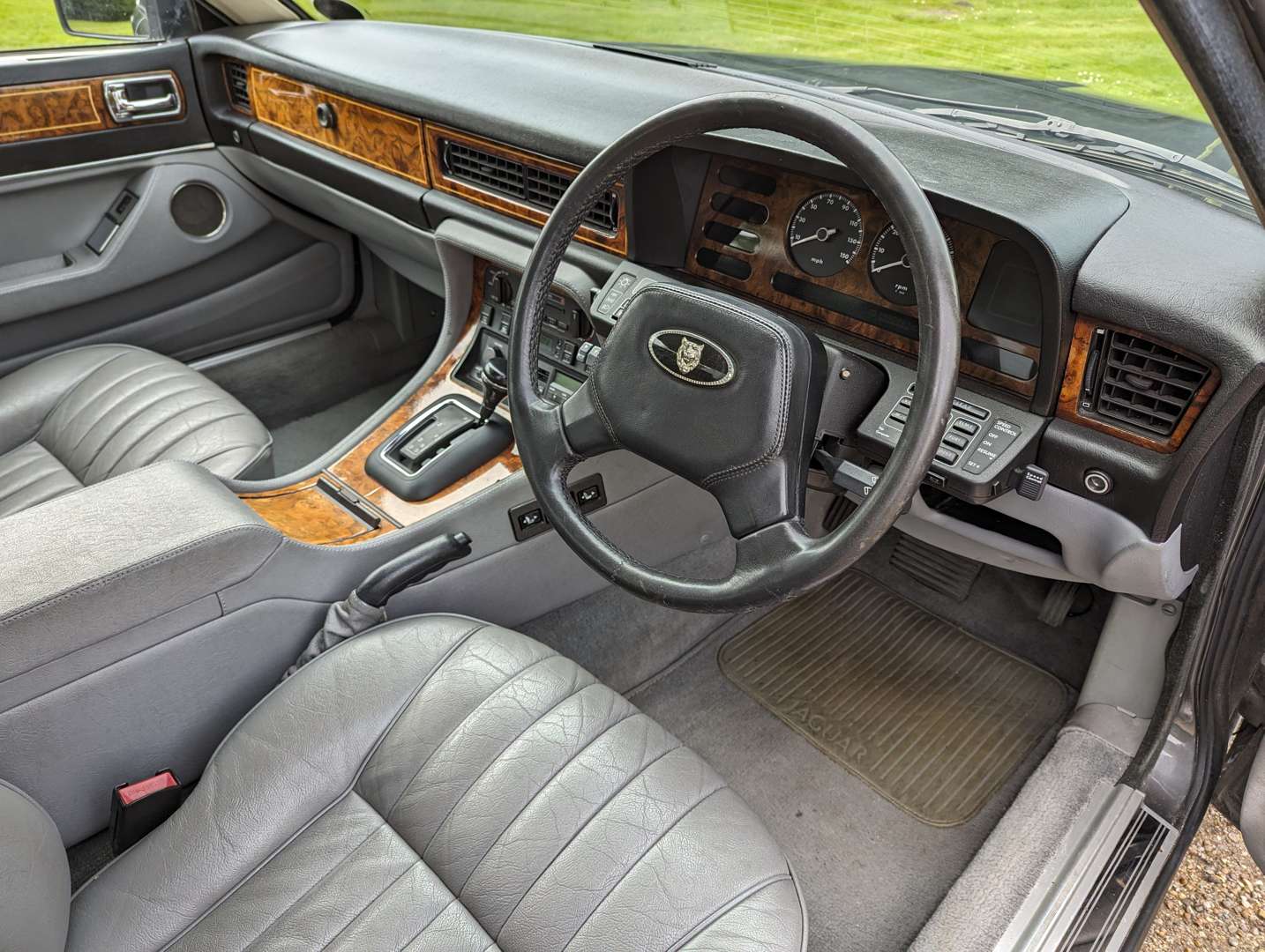 <p>1988 JAGUAR SOVEREIGN 3.6 AUTO&nbsp;</p>