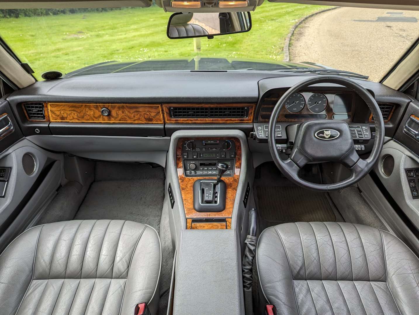 <p>1988 JAGUAR SOVEREIGN 3.6 AUTO&nbsp;</p>