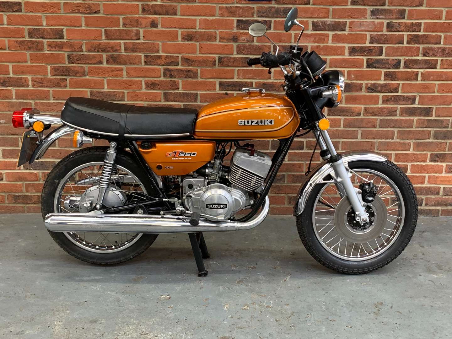 <p>1978 SUZUKI GT 250</p>